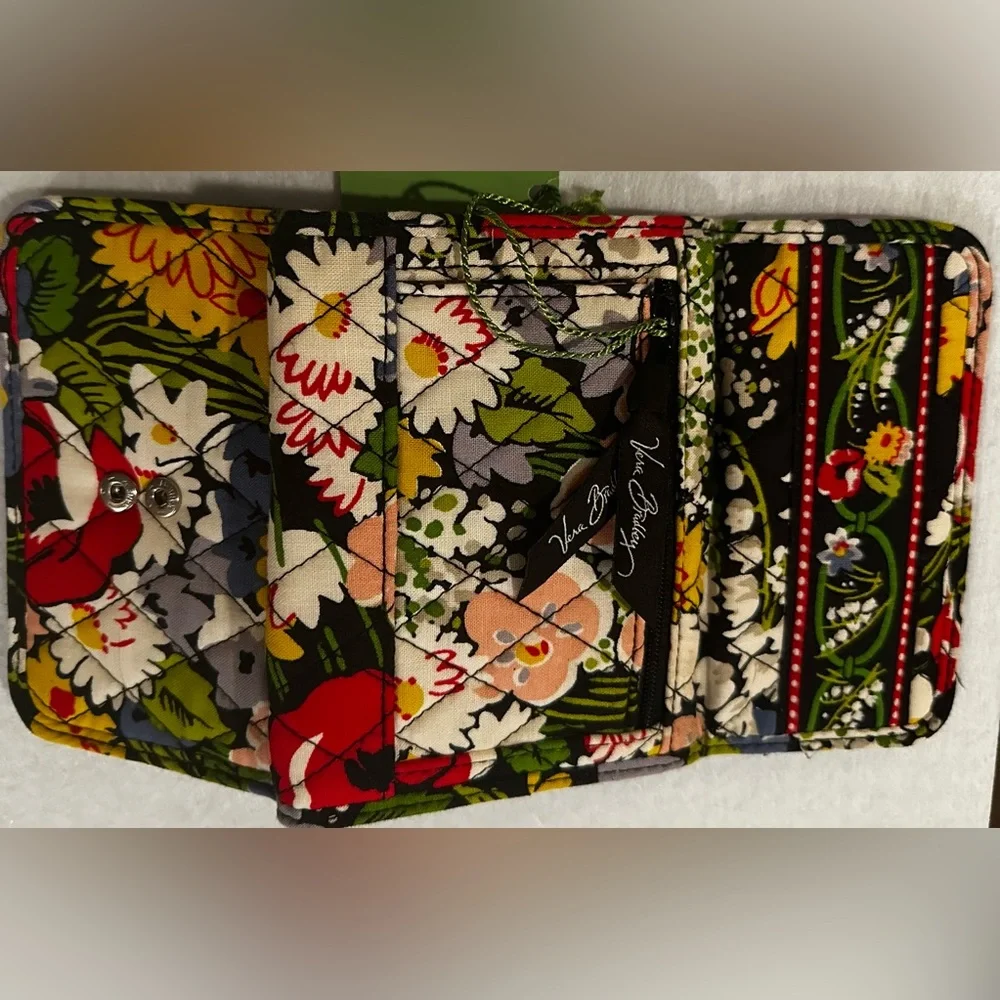 NWT Vera Bradley Euro Wallet Poppy Fields Floral Quilted - Picture 3 of 7